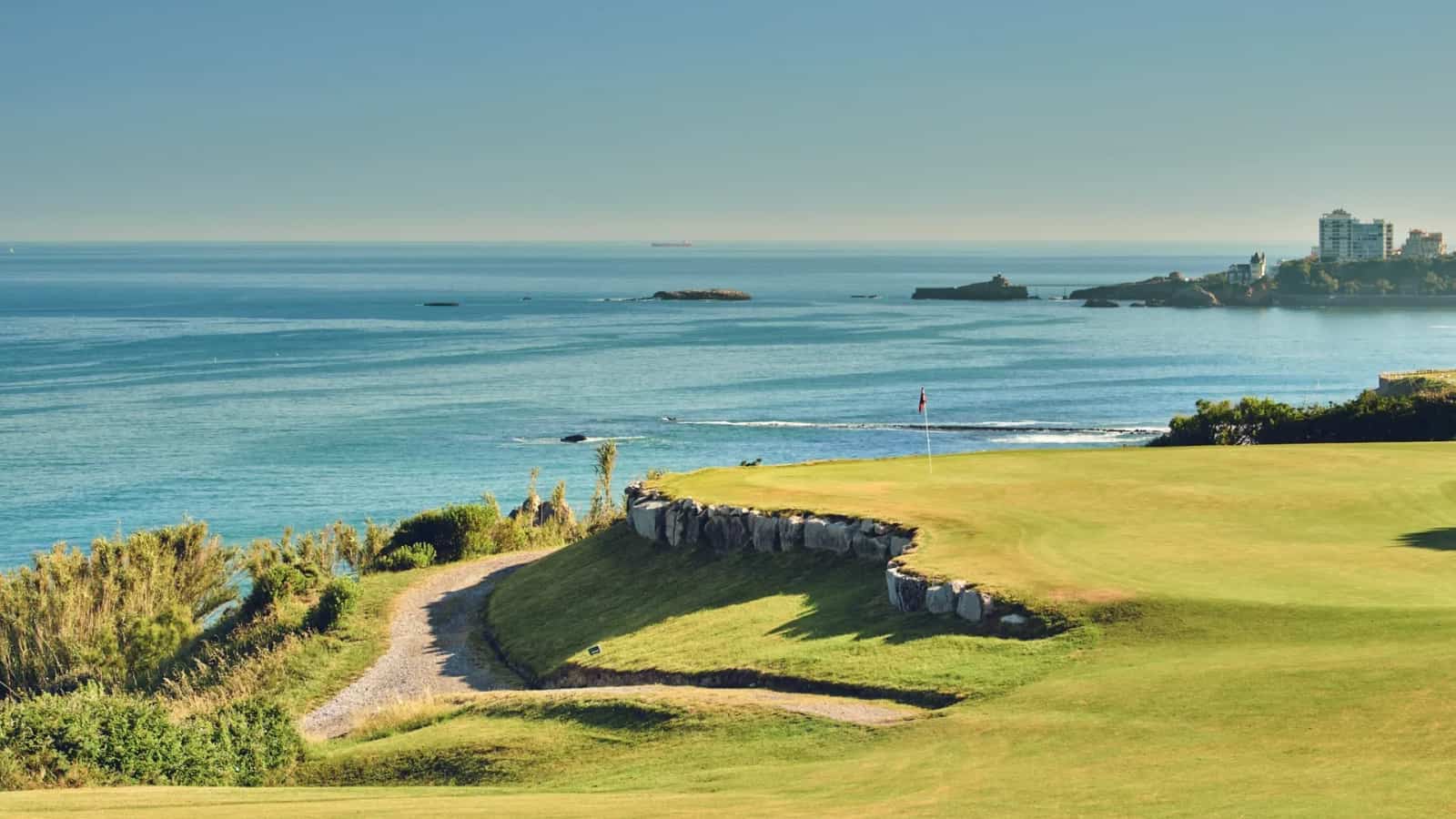 Parcours du golf d'Ilbarritz avec vue sur l'ocean